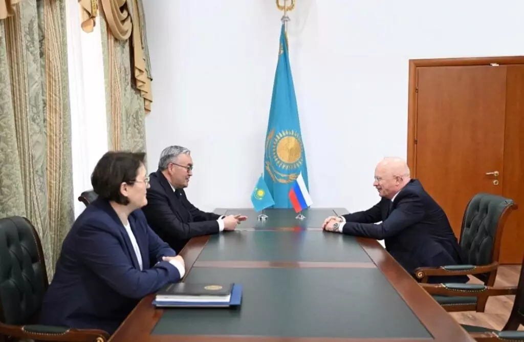 Казахстан ведет переговоры с РФ о спасении соотечественников из войны