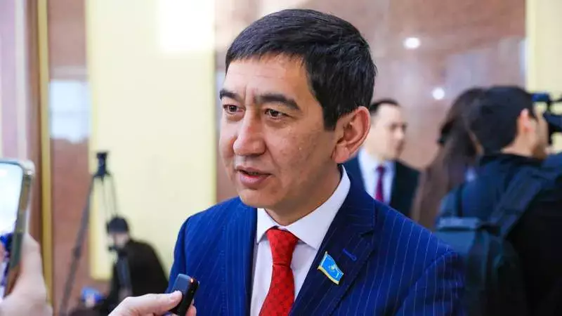 Мені еш партия шақырған жоқ, шақырту күткен де жоқпын – Ринат Зайыт