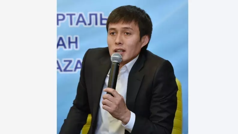 Әнші Ердос Қанаевты жұрт желіде "талап жатыр"