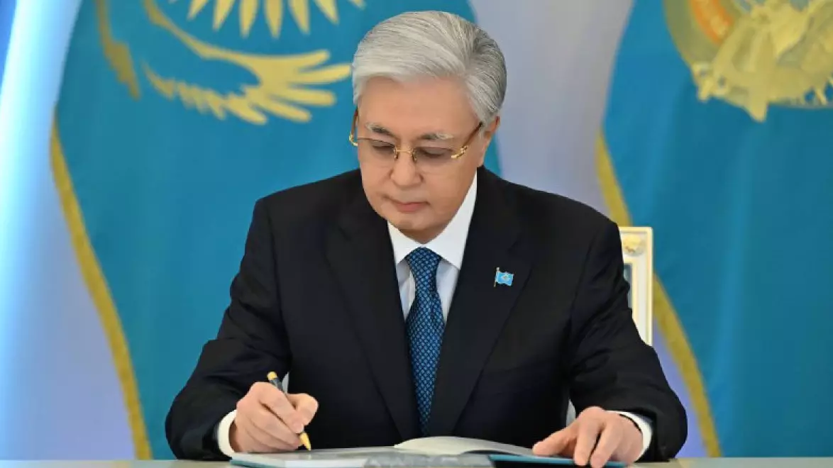 Тоқаев Қорғаныс министрлігіндегі үш басшыны қызметінен босатты