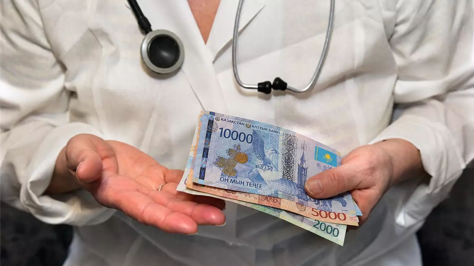 Дәрігердің жазған жазбасы әлеуметтік желіні дүрліктірді