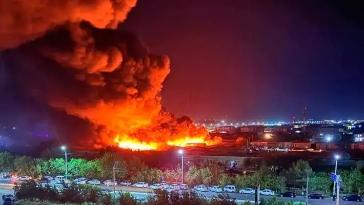 В Бухаре произошел крупный пожар на рынке «Карвон»
