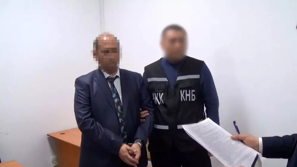 Әрқайсысына 9 жылдан: ҰҚК екі судьяның ұсталған сәтінен видео көрсетті