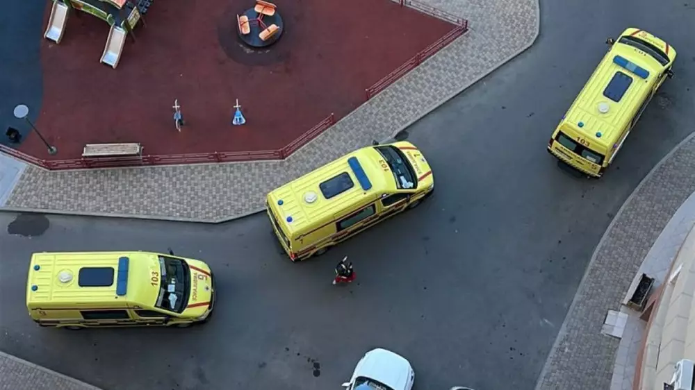 Лифт с людьми упал в Атырау: есть пострадавшие