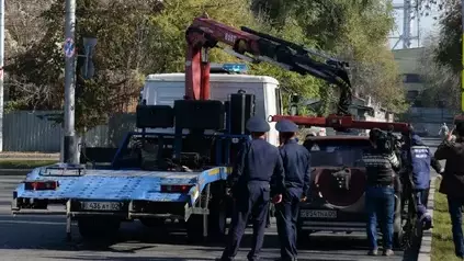 Алматыда енді айыптұраққа әкетілген көлік үшін ақша төленеді