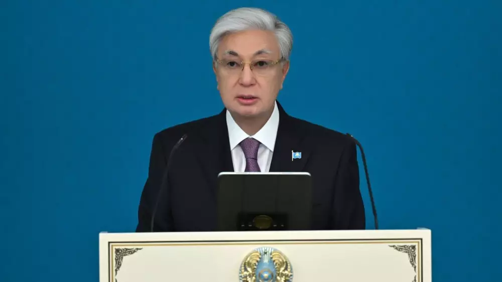 Токаев: ИИ должен избавить учителей от рутины и дать больше времени ученикам