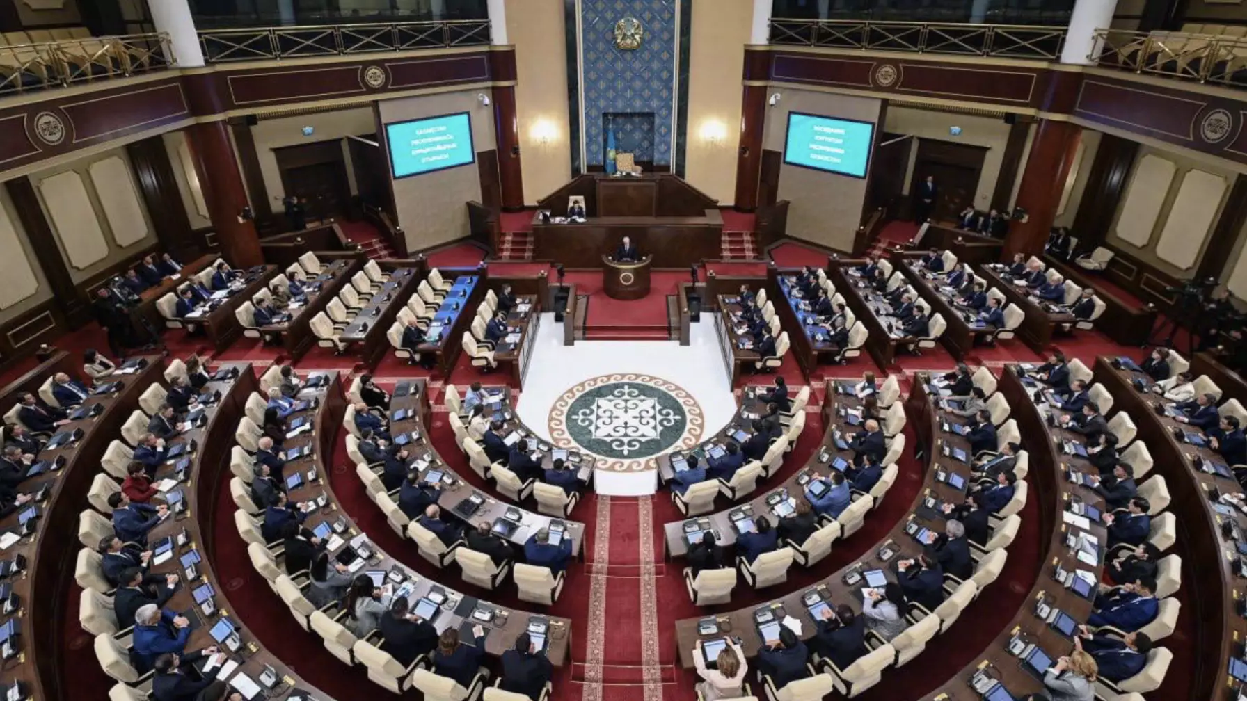 Құрылтай алғашқы айда қандай жұмыс атқарды?
