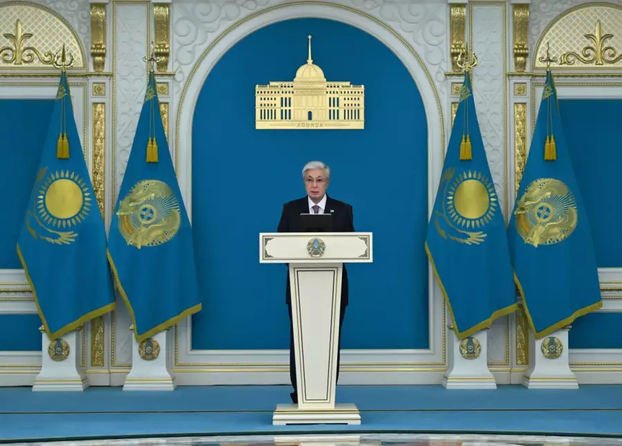 Тоқаев: “Дұрыс пайдалана білсе, жаңа технология мұғалімдердің қызметін әлдеқайда жеңілдетеді“