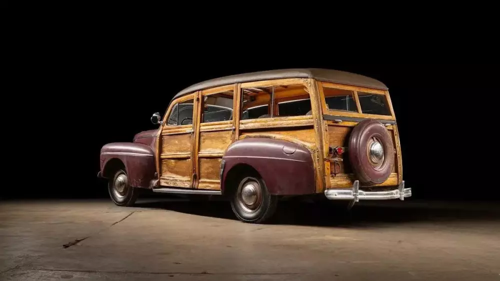 Редкий деревянный Ford универсал 1946 года выставили на аукцион