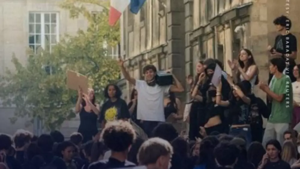 Школьные протесты во Франции: подросток потерял руку в столкновении с полицией