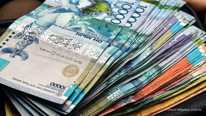 Переводы из Казахстана рухнули до минимума с 2018 года