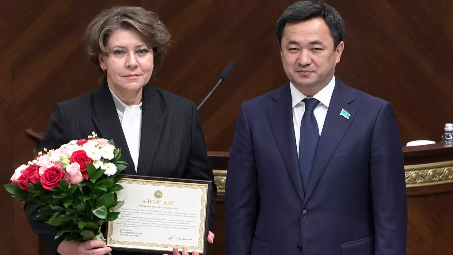 Құрылтай депутаты қызметін мерзімінен бұрын тоқтатты