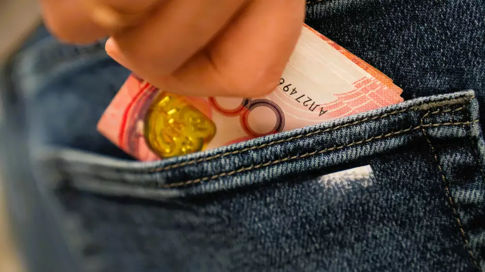 Борышкерлердің өмір сүруіне ақша қалдыру ұсынылды: Қазақстанда нені өзгертпек?