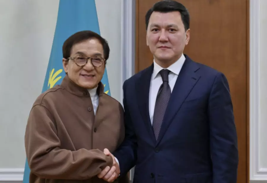 Ерлан Қарин әйгілі актер Джеки Чанмен кездесті