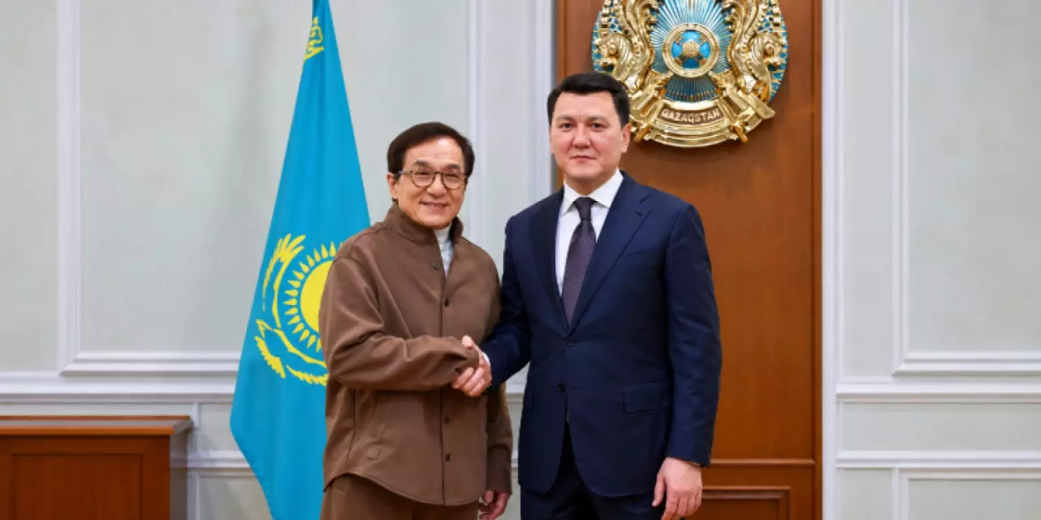 Джеки Чанмен кездескен вице-президентке жұрт неге наразылық білдірді?