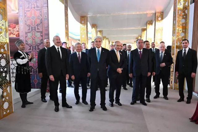Тоқаев пен ТМД мемлекеттері басшылары ұлттық тағамдар фестивалін аралады