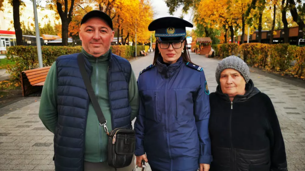 “Мұның бәрі бір мафия“: Петропавлда такси жүргізушісі зейнеткерді құтқарып қалды