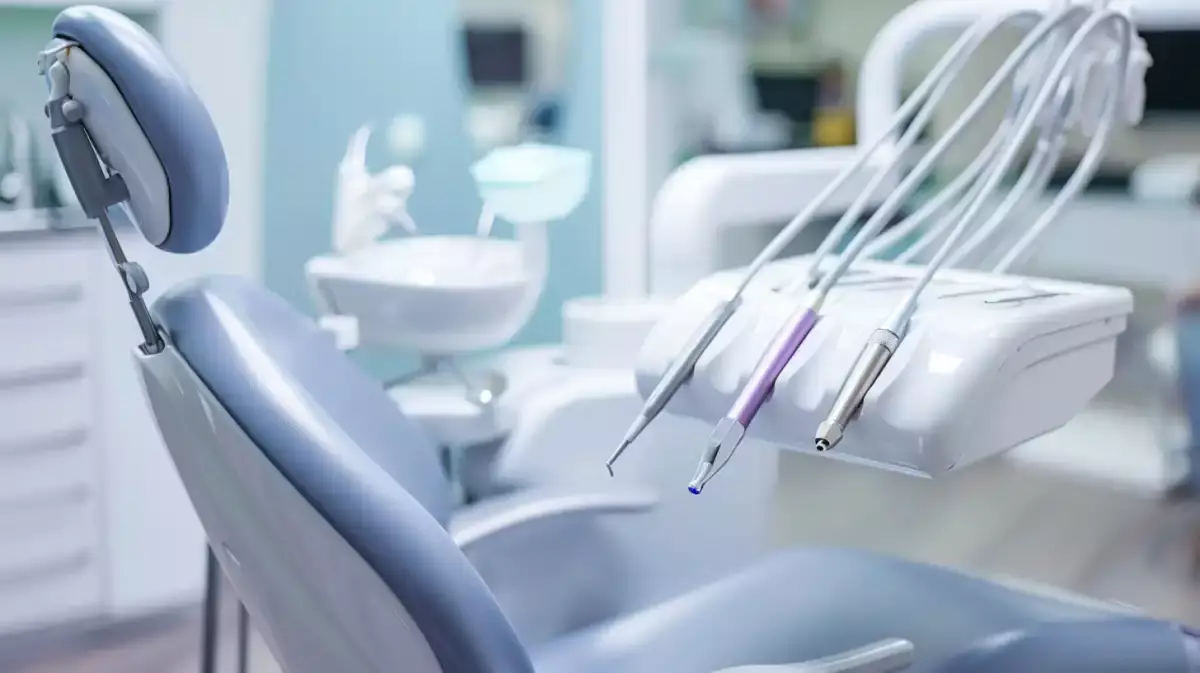 Ақтөбелік әйел тіс дәрігерінің емінен кейін ауруханаға түскен