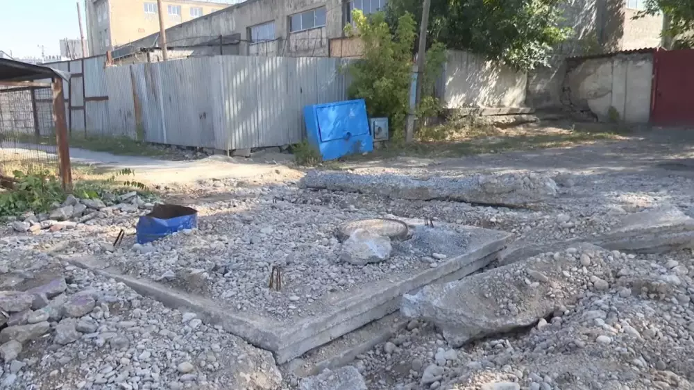 Двое молодых людей погибли в колодце в центре Шымкента