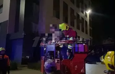Астанада 15-қабаттан құлай жаздаған жұмысшы кронштейнге жармасып аман қалды (Видео)
