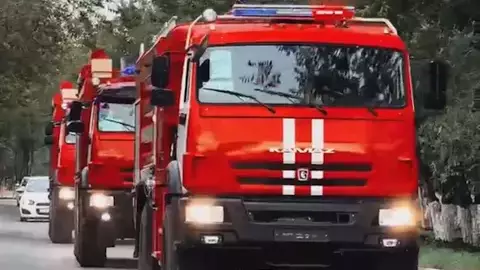 Өскеменде тұрғын үйдің шатыры өртенді: сегіз адам эвакуацияланды