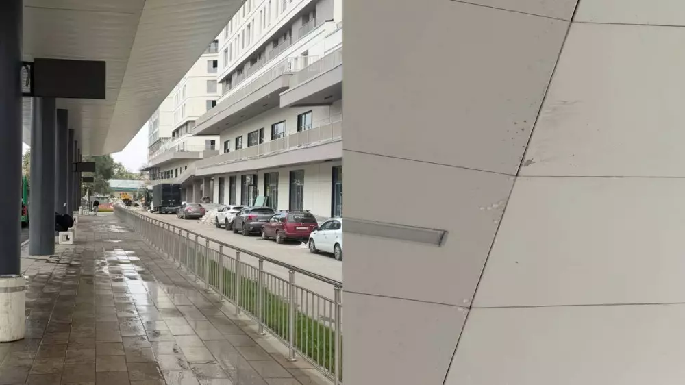 Новая “суперостановка” на “Саяхате“ протекла после дождя – что ответили в акимате Алматы