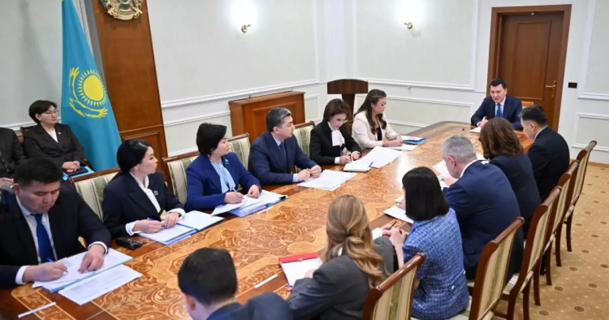  За 3 года по инициативе Президента принято 11 законов по защите прав и интересов детей – Ерлан Карин 