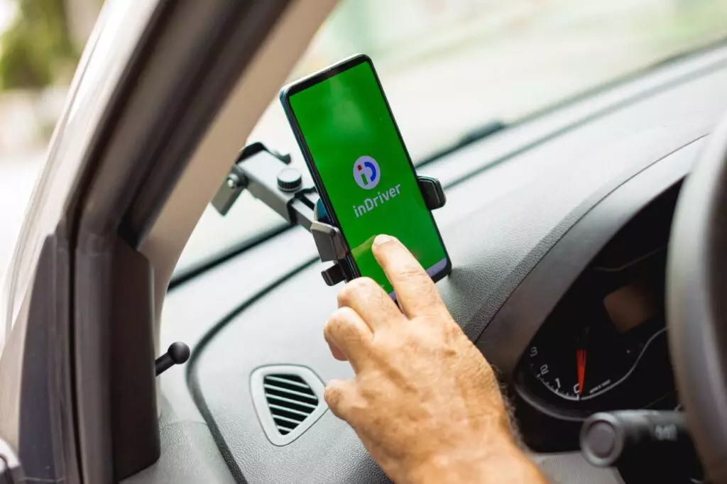 Поездки подорожали почти втрое: АЗРК предостерегло inDrive