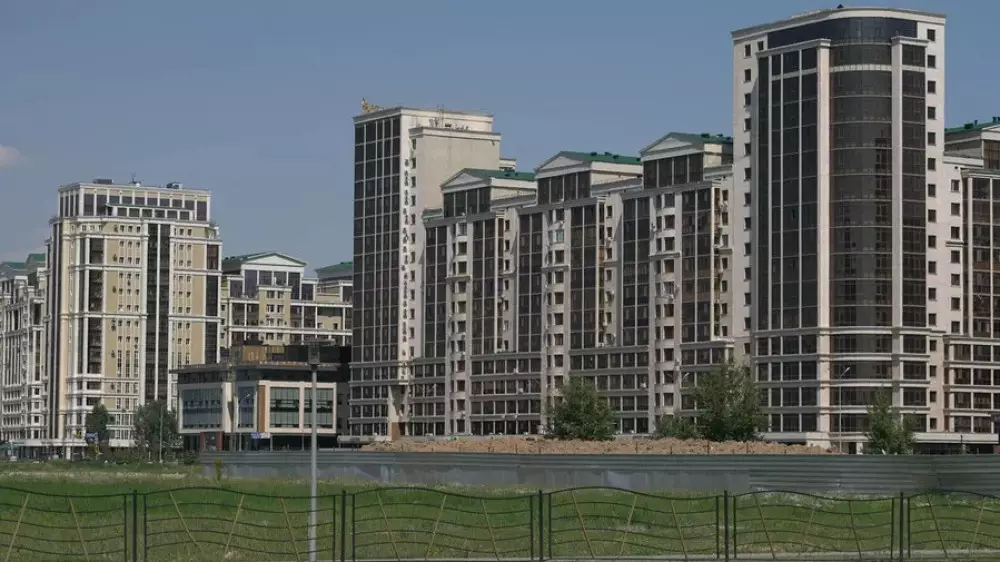 Рынок жилья падает в Казахстане - где продажи просели больше всего
