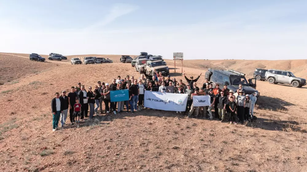 Более 800 мешков мусора собрали участники Jetour EcoCrew под Алматы и Астаной