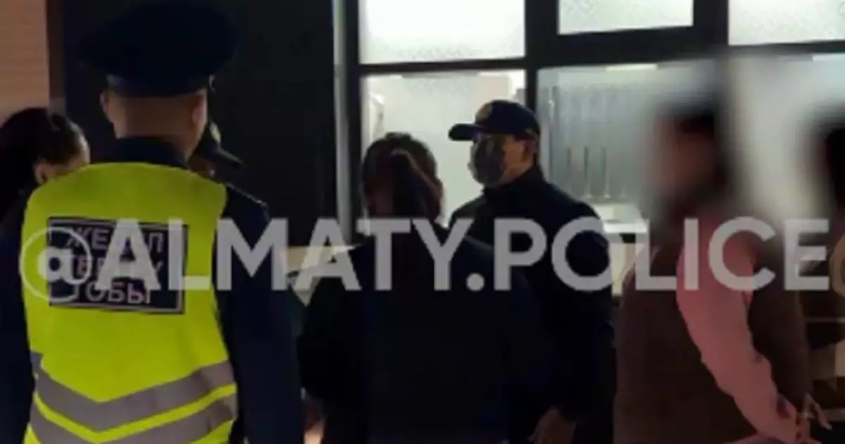  В Алматы женщину задержали с пистолетом и патронами (ВИДЕО) 