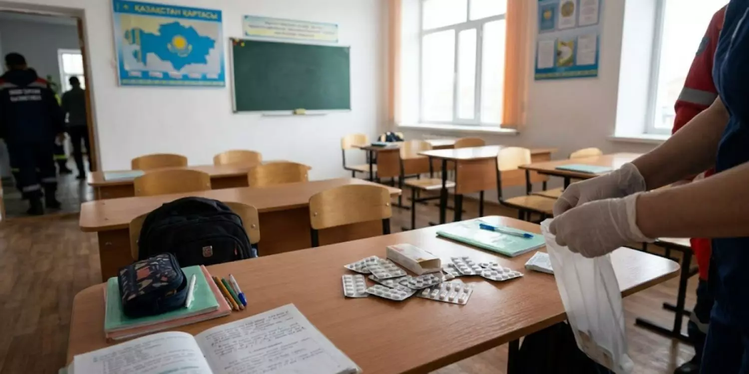 Павлодарда оқушылар белгісіз дәрілерден уланып қалды: мектепте не болған?