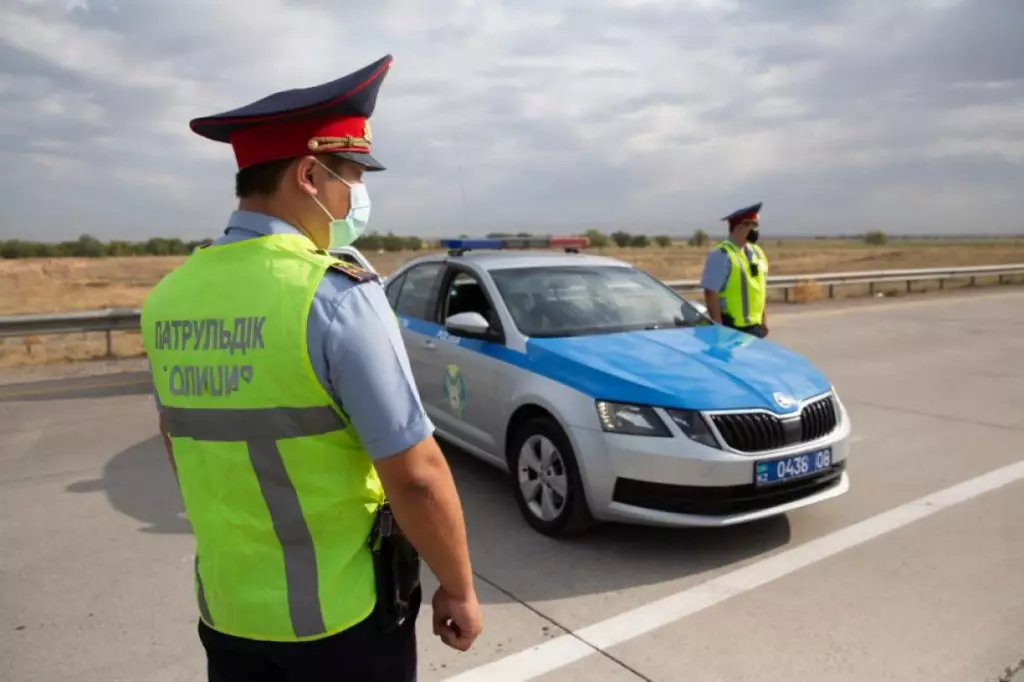 Жол үстіндегі жүгенсіздік: Түркістан облысында трассада төбелескендер қамауға алынды