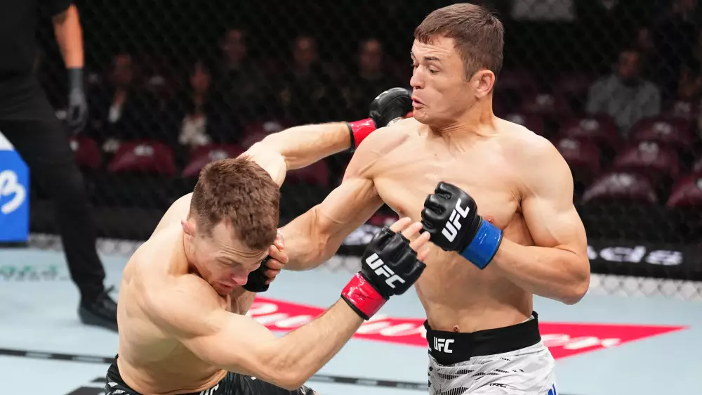 Автор самого быстрого нокаута в UFC из Казахстана слетел с боя в новой лиге