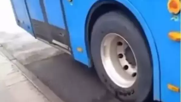 Астанада телефонмен сөйлесіп, адам қағып өлтірген автобус жүргізушісі сотталды