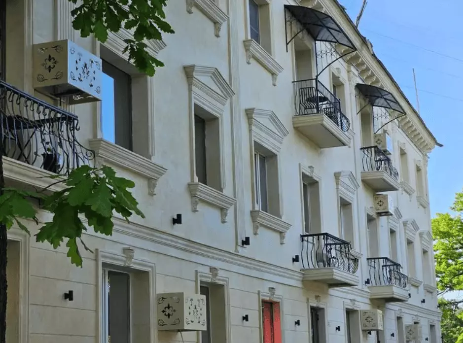 В Алматы преобразились жилые дома на нескольких центральных улицах