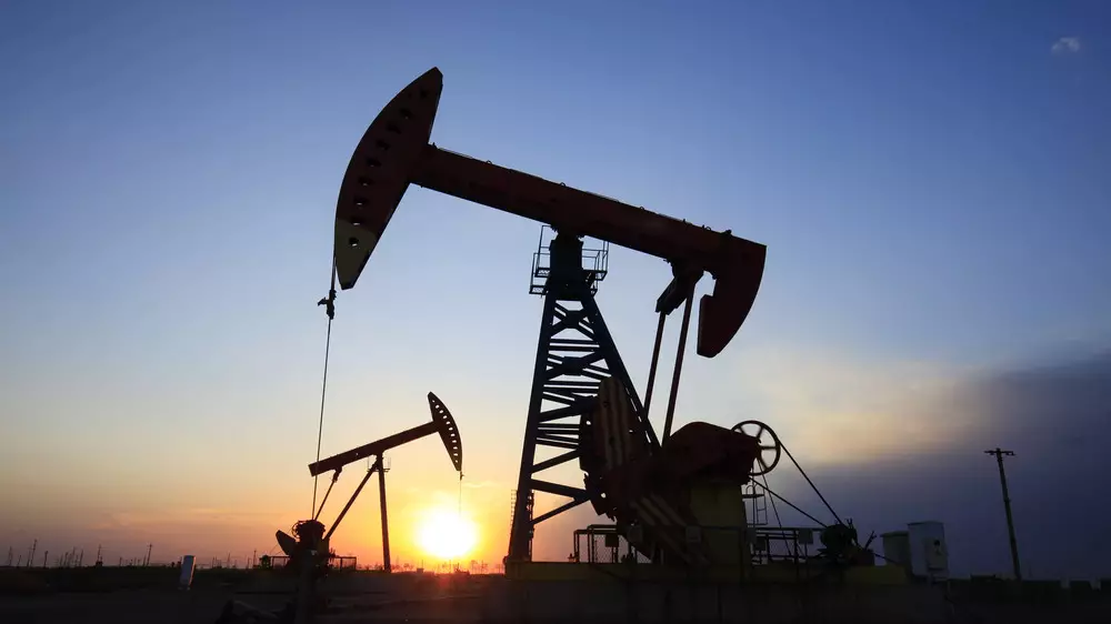 Нефть Brent впервые с мая превысила 110 долларов за баррель