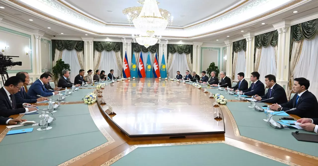 Қасым-Жомарт Тоқаев пен Хун Манет кеңейтілген құрамда келіссөз жүргізді
