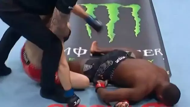 Бросавший вызов Рахмонову боец проиграл нокаутом в главном бою UFC