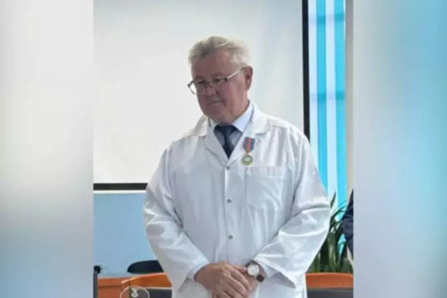 Мыңдаған науқастың өмірін сақтаған дәрігер 53 миллион теңге жымқырғаны үшін сотталды