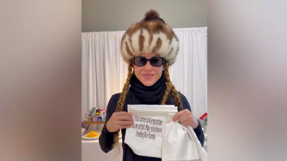 Шакира надела кыргызский тебетей и поделилась закулисным видео перед концертом в Бишкеке