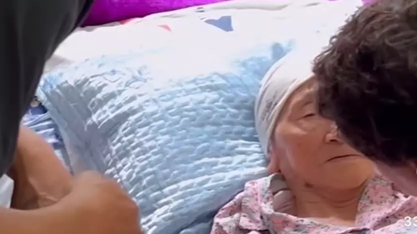 «Не үшін салдың?»: Сәкен Майғазиевтің анасының видеосын салған Кенжебектің басы дауға қалды (ВИДЕО)