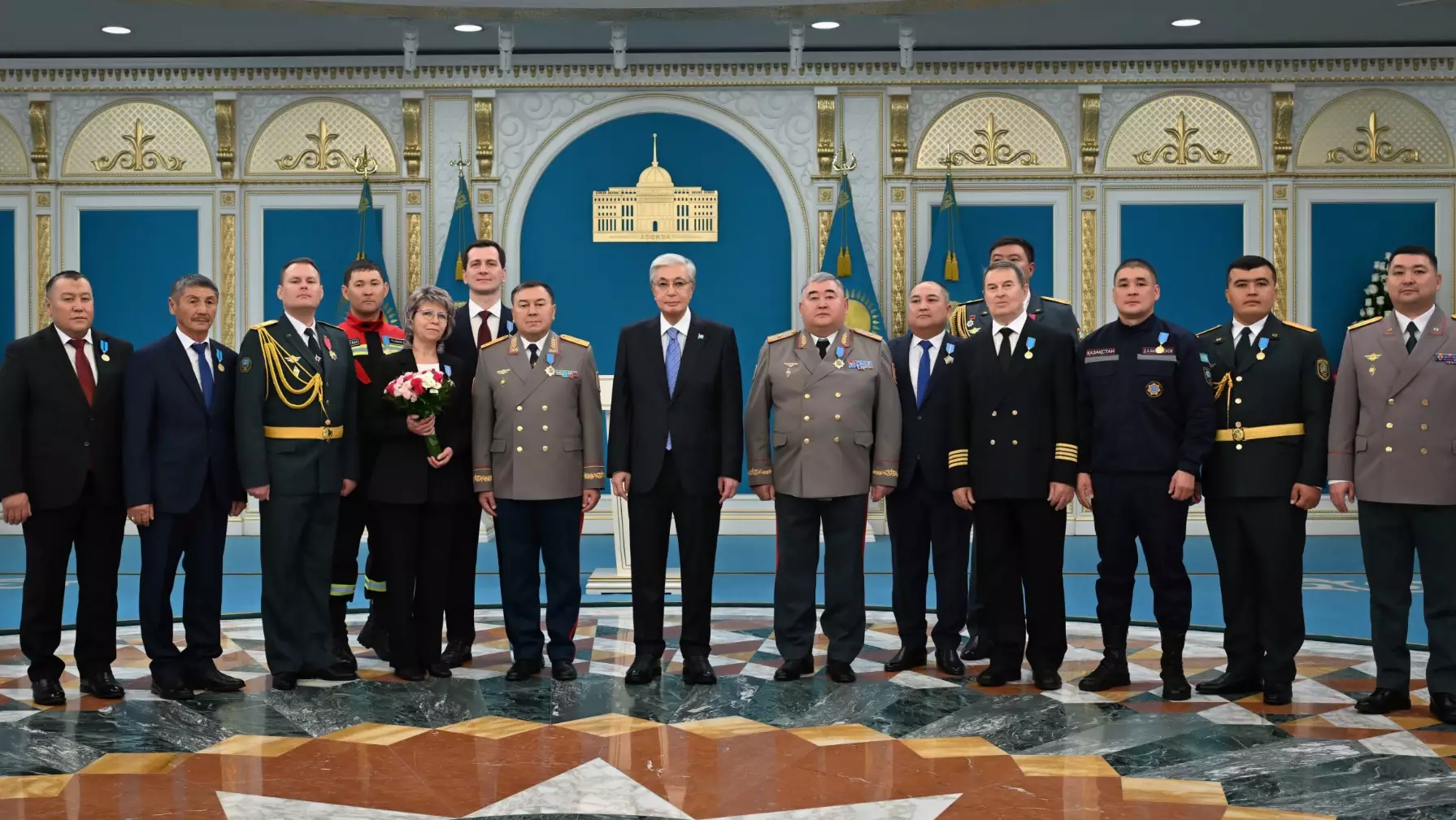 «Лайықты құрмет»: Президент бір топ құтқарушыны мемлекеттік наградалармен марапаттады