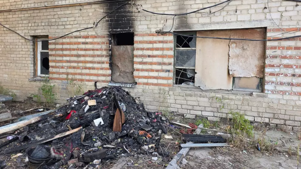 “Өмір сүру қорқынышты, барар жер жоқ“: Ақтөбедегі жатақханада екі апта ішінде төрт рет өрт шықты