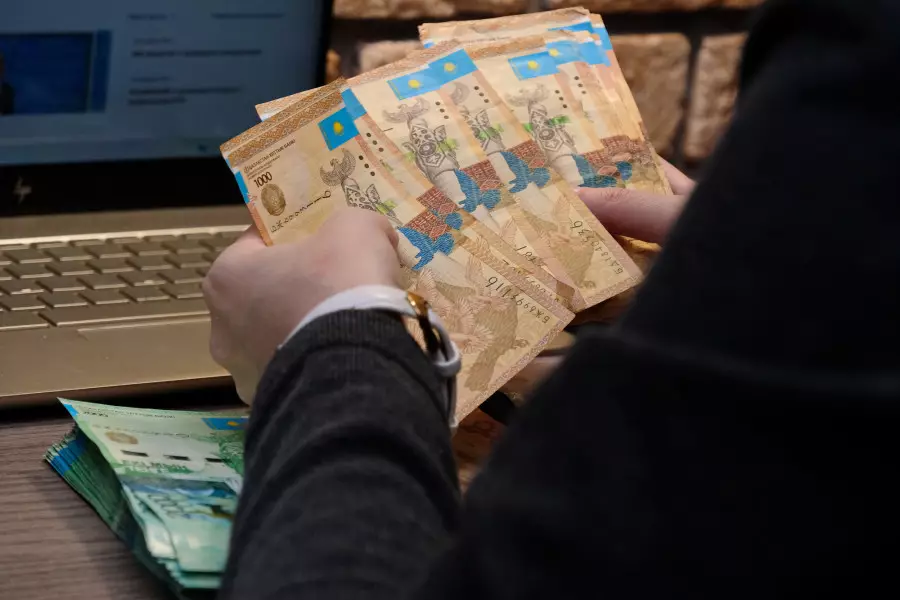 Қазақстанда кімдер көп жалақы алады?