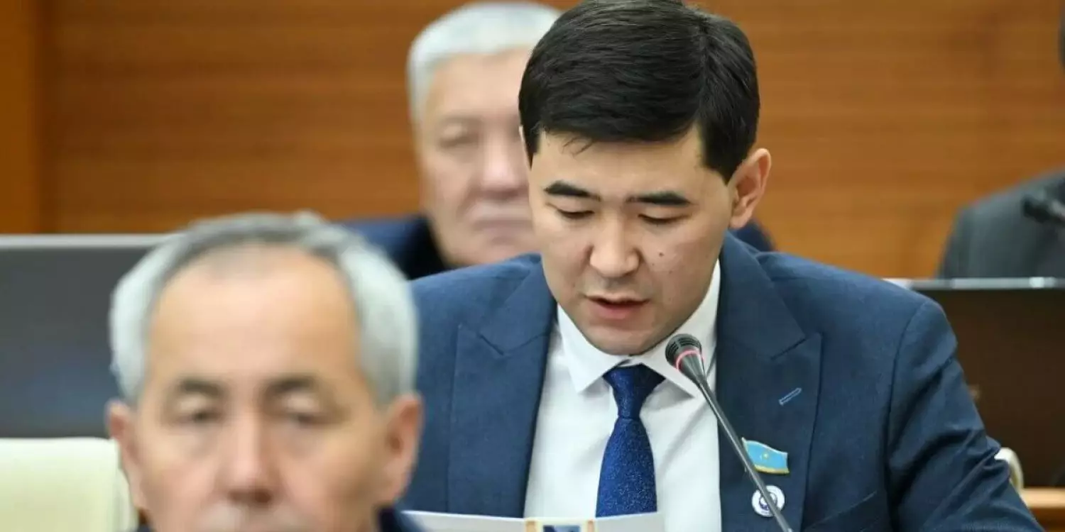 Қызметтік пәтерде тұратын Құрылтай депутаты коммуналдық төлемге қанша жұмсайды?