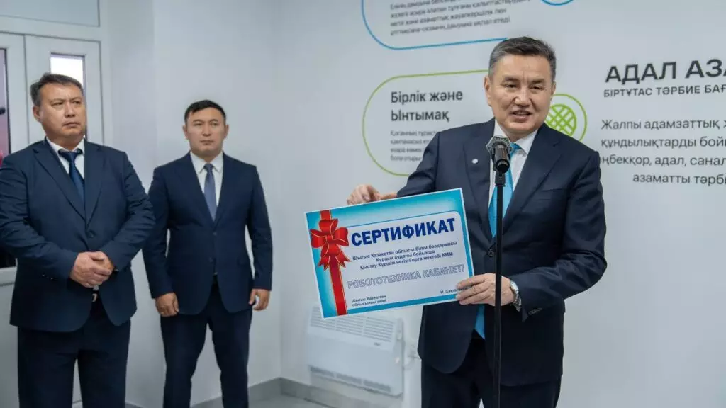 В ВКО вместо аварийной школы построили новое здание с мини-центром