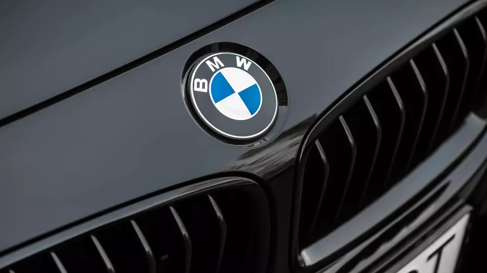 Посольства Казахстана выставили на продажу элитные авто: названы цены