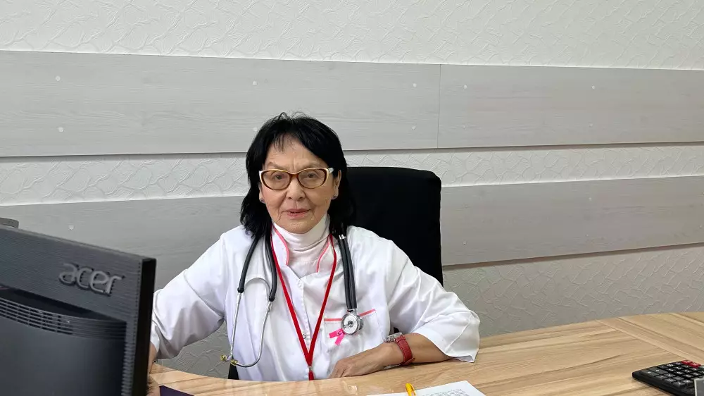 73-летняя казахстанка пришла на помощь сразу трём пассажирам самолёта
