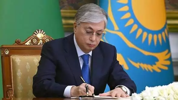 Президент Тоқаев жүзден астам дәрігерді марапаттады